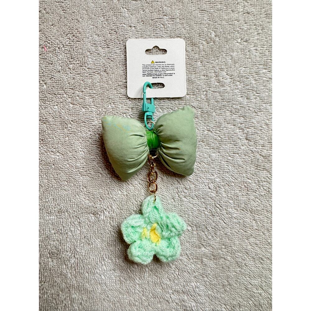 Green puffy bow with hanging flower keychain bag charm - Picture 5 of 5